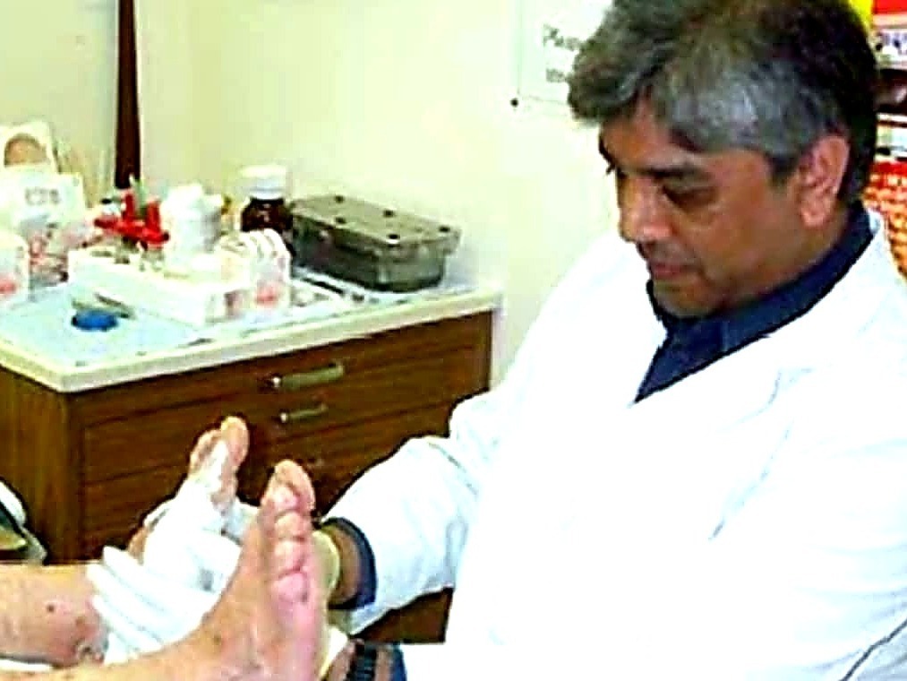 Dr. Neil Patel applying a foot cast at Atrium Foot Clinic Barrie